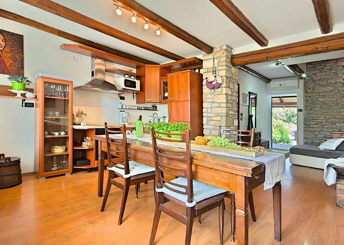 House Ester Vikendica